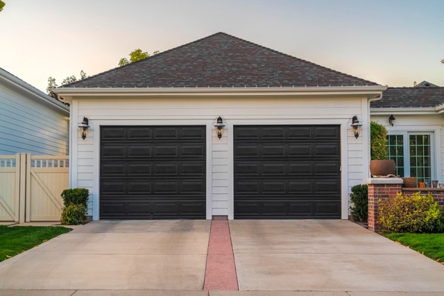 Top Signs Your Garage Door and Gate Need Repair—Act Before It’s Too Late!