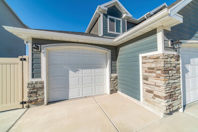 Choosing the Perfect Garage Door for Your San Diego or Orange County Home